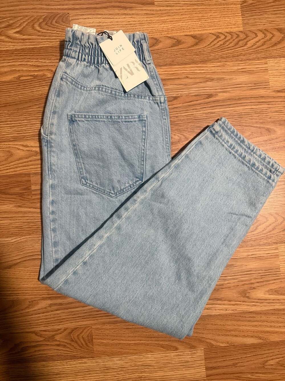 Zara High-Rise Relaxed Jeans Size 38 (US 6)